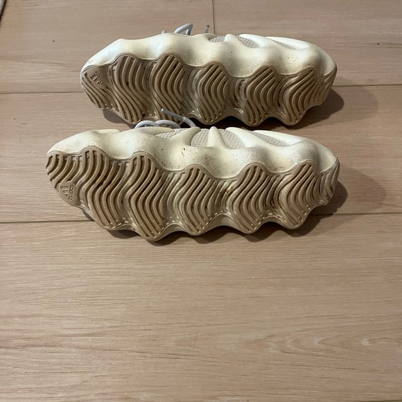 Yeezy 450 - Picture 4 of 6